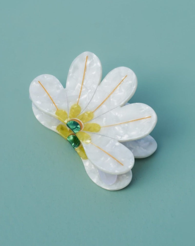 The Naupaka Hair Claw features one of Hawaiiʻs most iconic flowers. Made from pearl plant-based acetate. Hair clip, accesory.