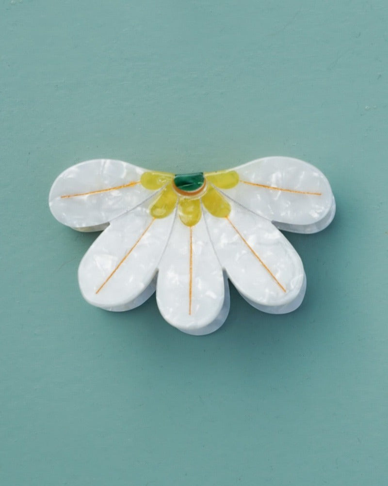 The Naupaka Hair Claw features one of Hawaiiʻs most iconic flowers. Made from pearl plant-based acetate. Hair clip, accesory.