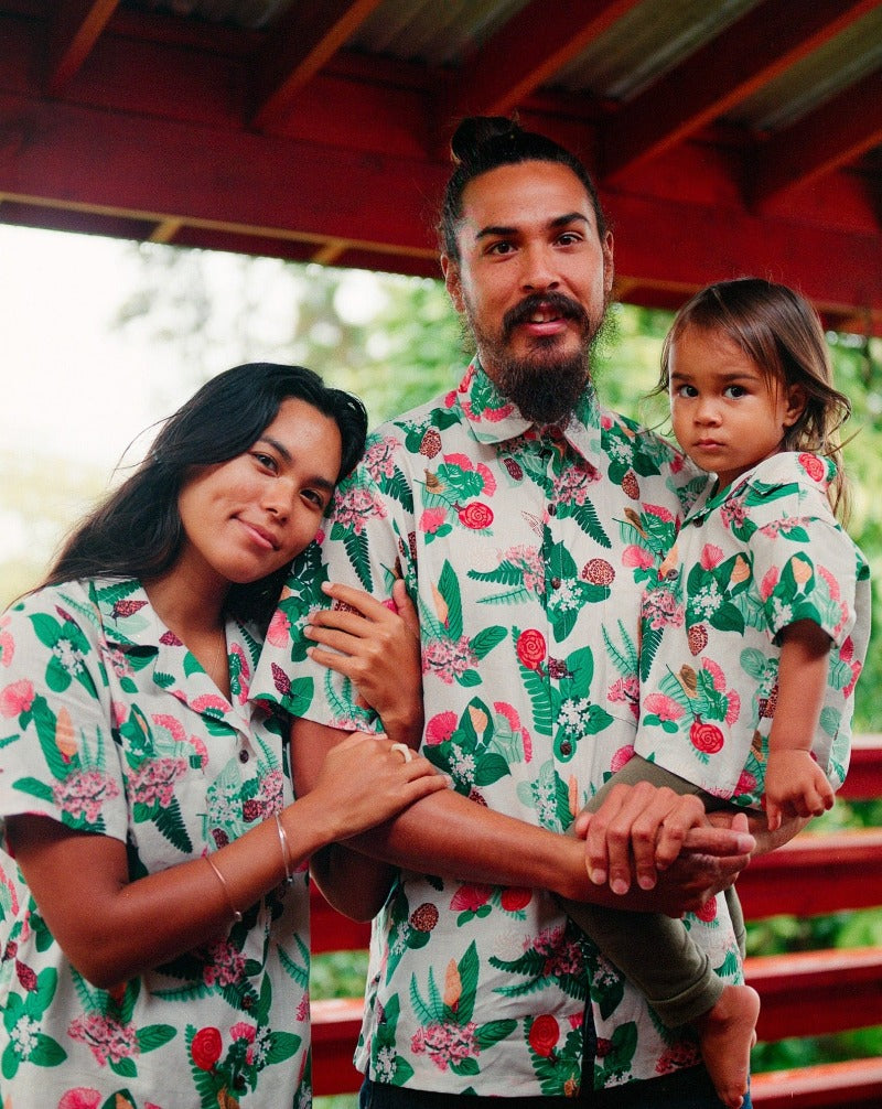 Kāhuli Aloha Shirt featuring native Hawaiian land snails. Button-down classic and colorful collar shirt made in Hawaii.