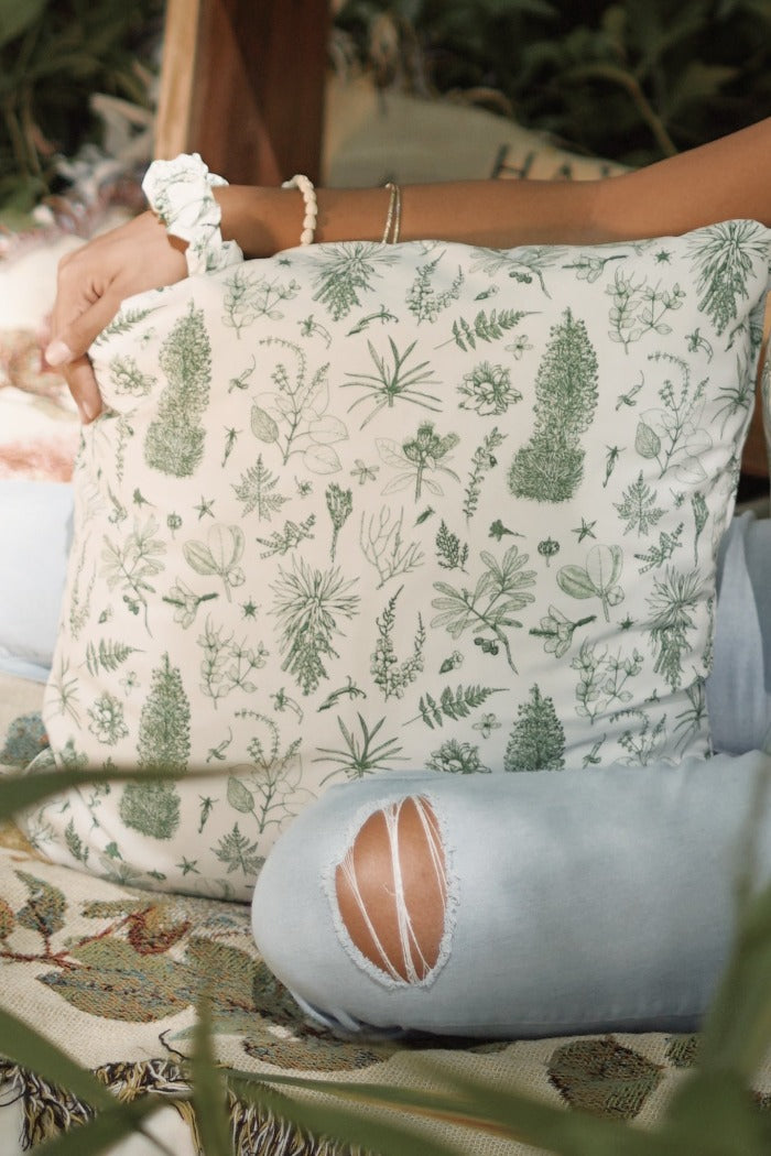 Hawaiian plants botanical vintage print pillowcase. Inspired by antique prints and wallpaper, this pillowcase allows your to bring the beauty of Hawaiian flora into your home.